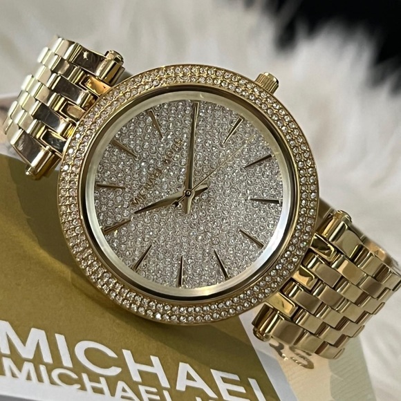 SOLD / Michael Kors Women’s Darci Crystal Pave Dial Watch
Case Size: 39mm - Picture 2 of 11